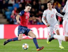 关于全锦赛转会风云：利雅得新月盯上锋线强援，石宇奇或成交易筹码的信息