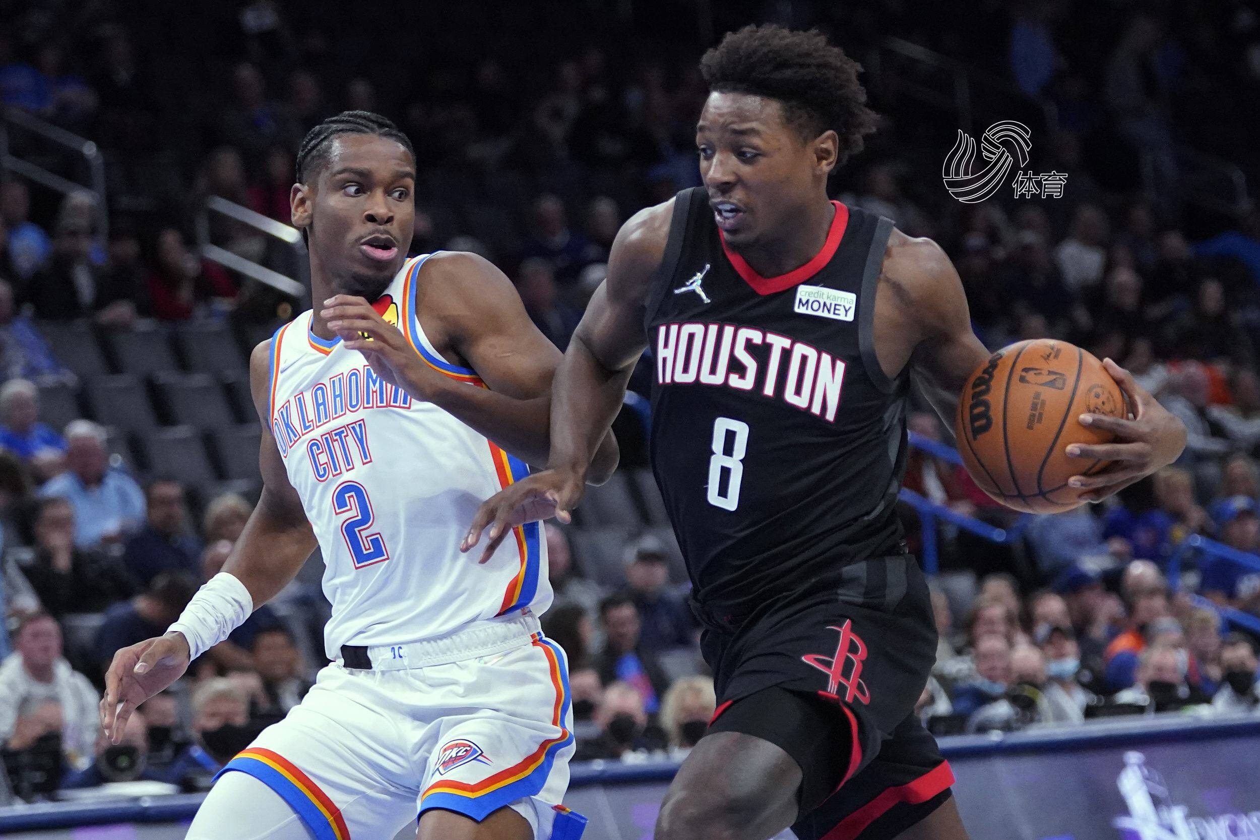 又见绝平！密尔沃基雄鹿与俄克拉荷马城雷霆鏖战至终场，高芙读秒救主的简单介绍